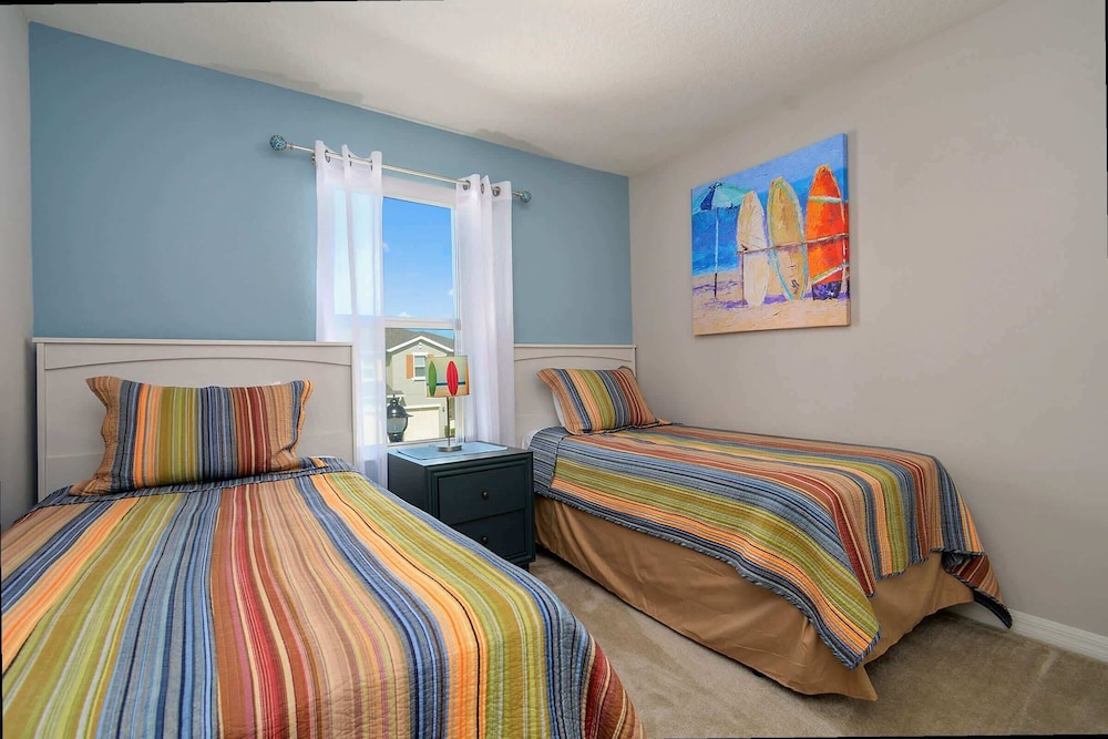 Modern 4BR Townhome Near Disney in Gated Resort