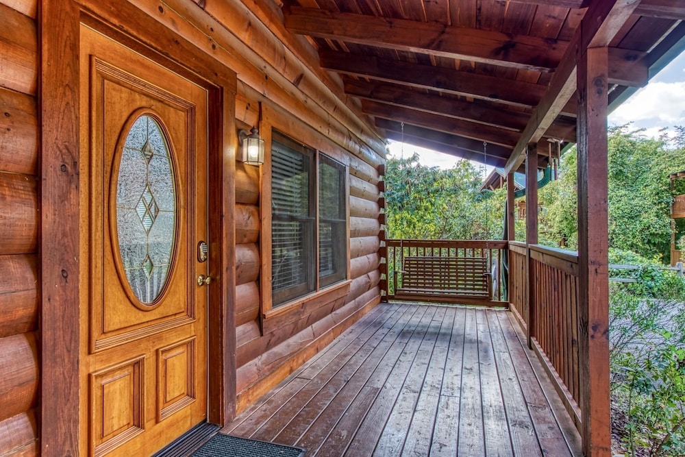 Ern864 - The Cedars - Great Location! Close To All The Action! 5 Bedroom Cabin by RedAwning view 3