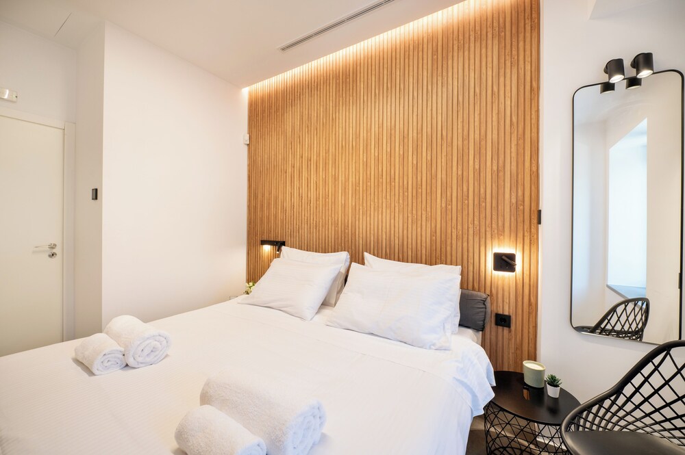 Cardamilia Suites