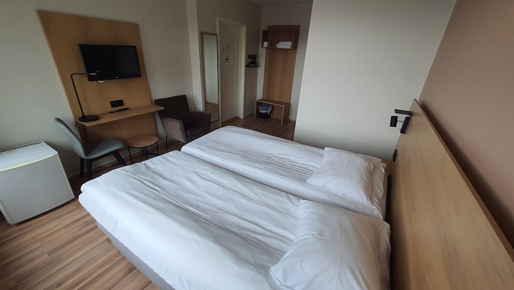 Alesund Vacations - Systra Hotel Svik - Property Image 2