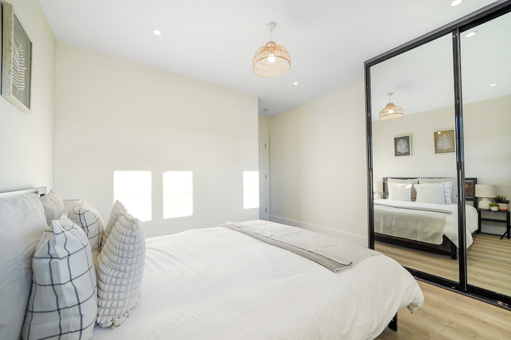 105A Beechwood Grove Flat