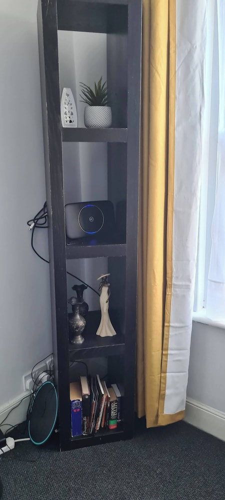 Cosy 2-bed Apartment - Sleeps 4 & Central