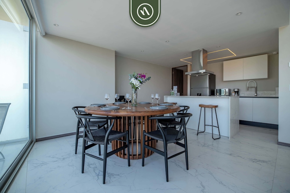 Stunning Oceanview Two Story Condo - Beach - Gym