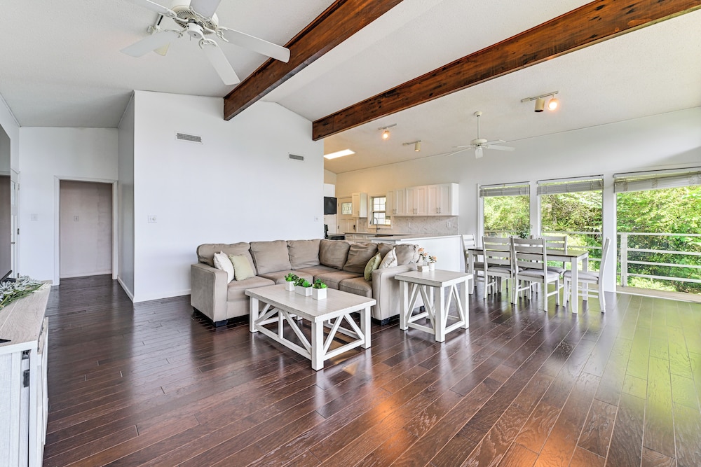 Launch & Dock: Lake Norman Retreat w/ Scenic Deck