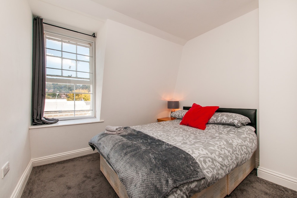 Dover Vacations - 2 Bed Flat in Pedestrianized High Street - Property Image 6