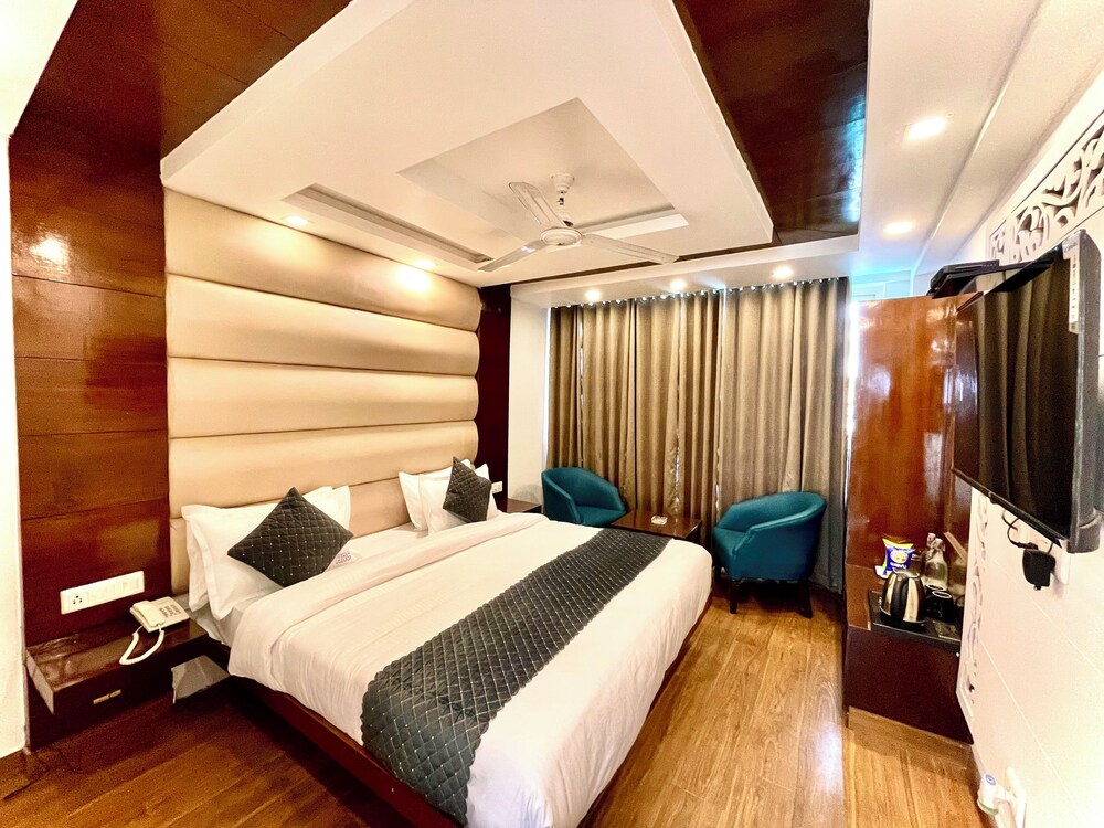 Hotel Roshie Mall Road Mussoorie