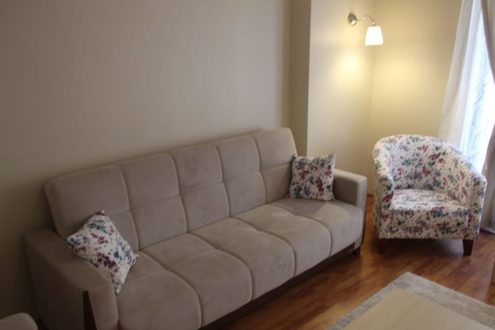 Kinzi House