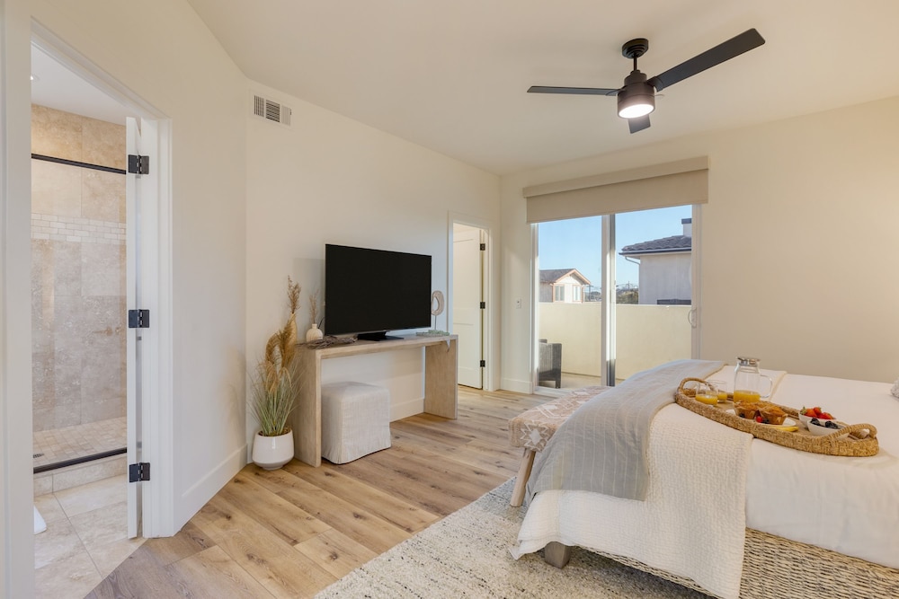 Sunset Serenity by Avantstay Rooftop w Hot Tub Fire Pit 3 Blocks to Beach