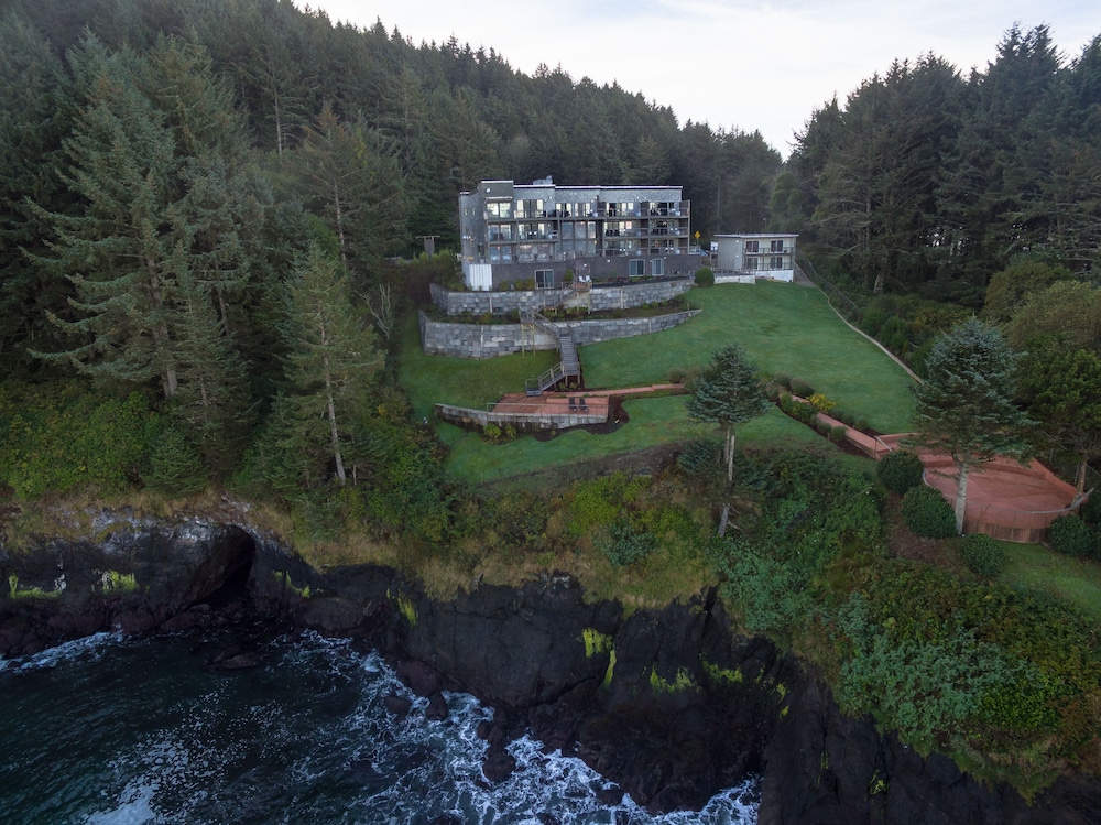 Whale Cove Inn