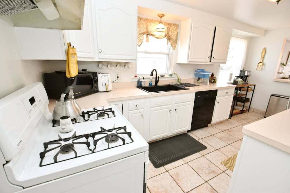 3 Bedroom 2 Bath Home Close to ND w Fire pit 1155