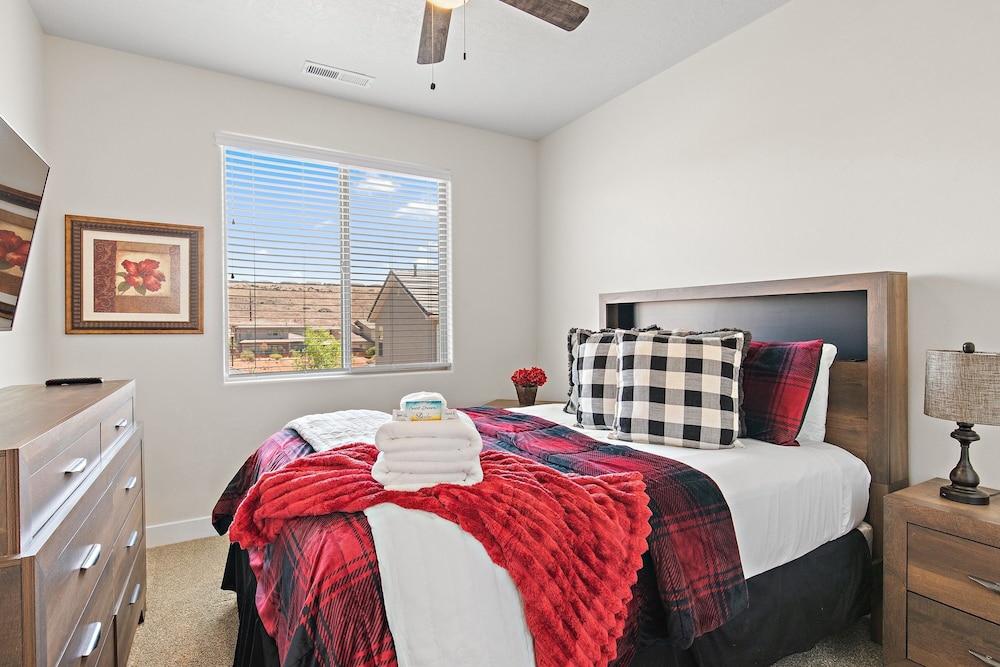 Above Parr - Pet Friendly! 5 Bedroom Home