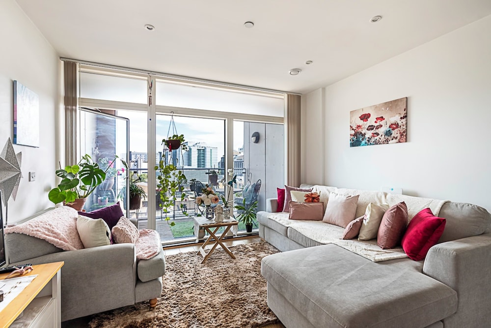 Stylish Canary Wharf Retreat For 2