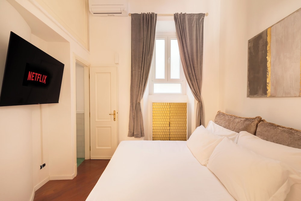 Pantheon Apartments