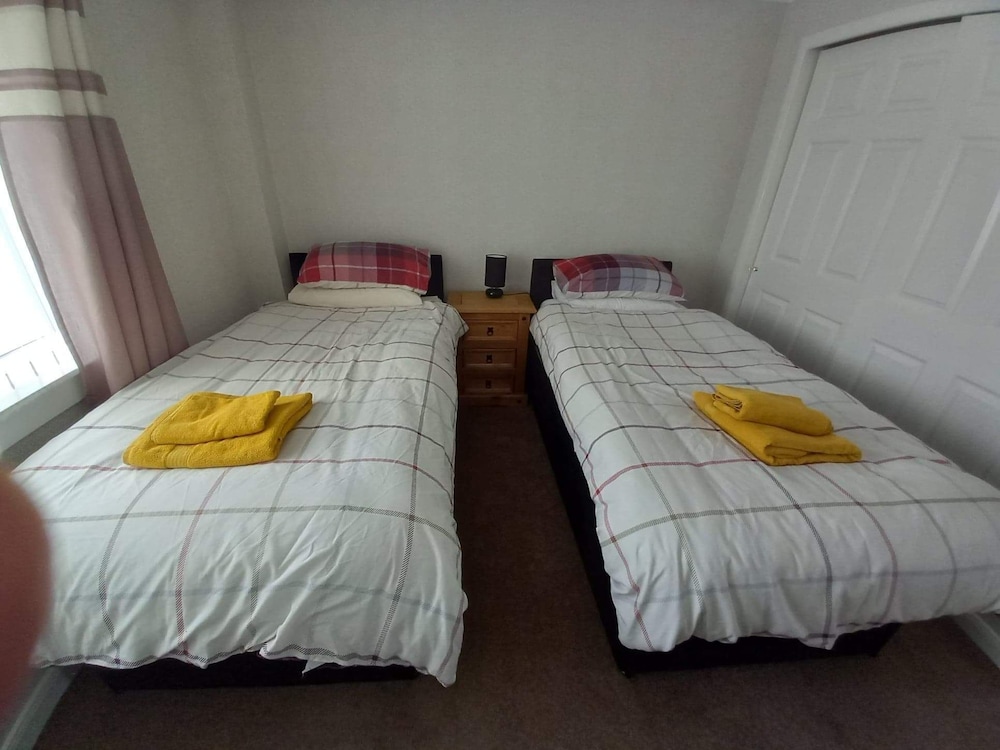 Inviting, Light and Airy 3-bed Apartment in Wick view 5