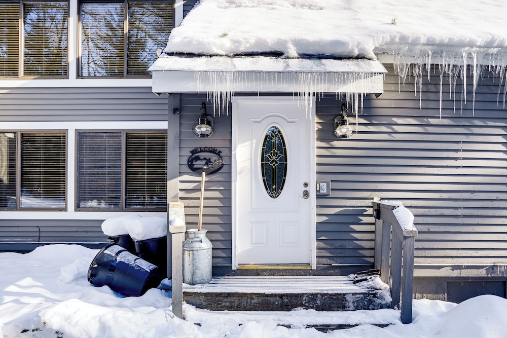 5 Mi to Ski: Family-friendly Home in West Dover!
