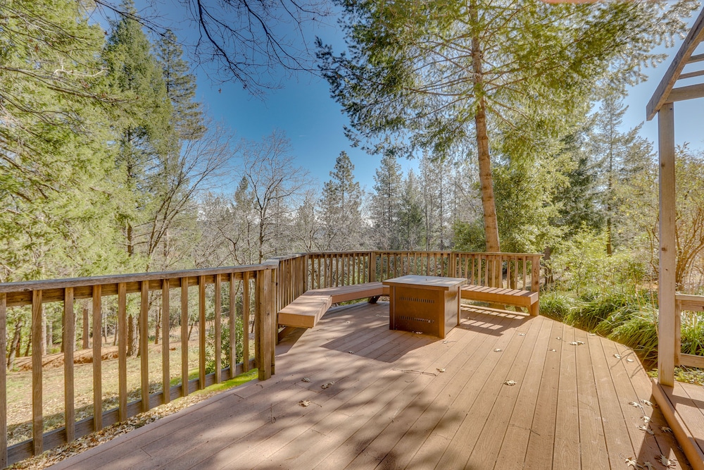 Spacious Colfax Cabin Near Rollins Lake view 4