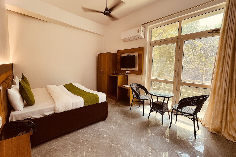 Hotel Yash Regency - Managed by JMD Group