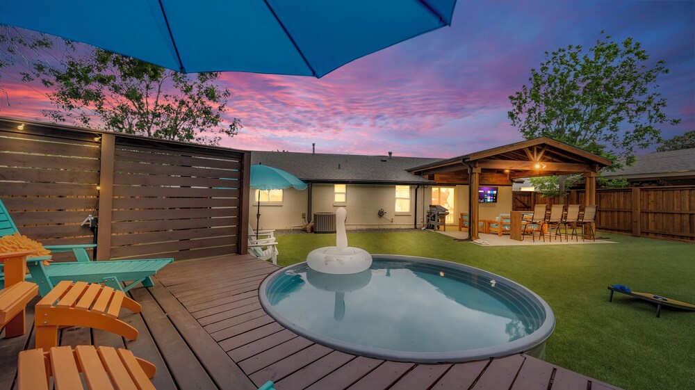 LuxStay Escapes