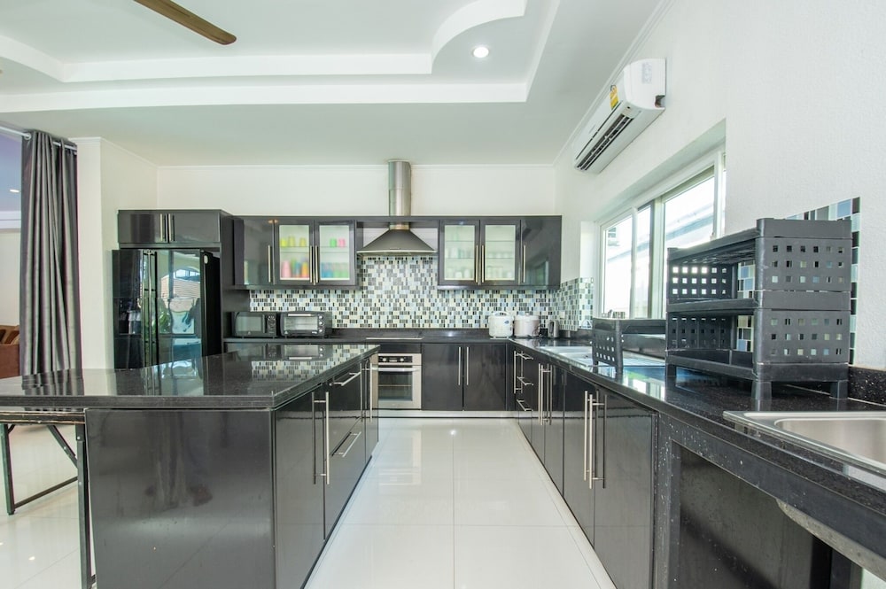 Pool Villa for Families and Party