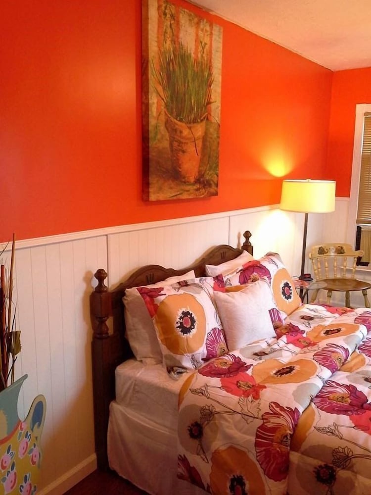 Brookside Inn At Laurens