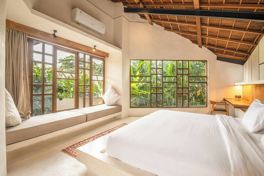 Stylish 2-br Villa With Pool, 800m Canggu Beach