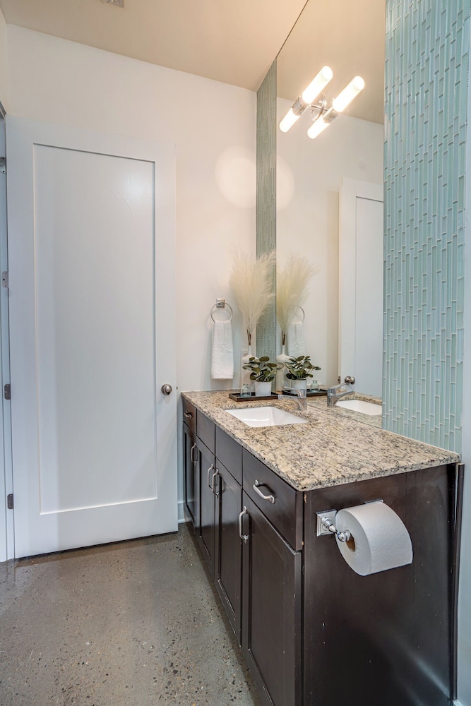 Lofts At 30th - Urban Lodge - Mins to Broadway!