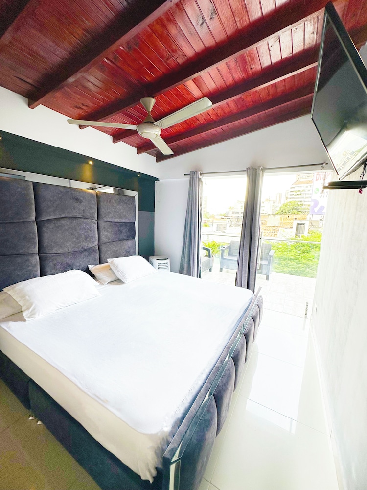 PROMO 18 BDRM Building, Pool+ 5Jacuzzis at Poblado