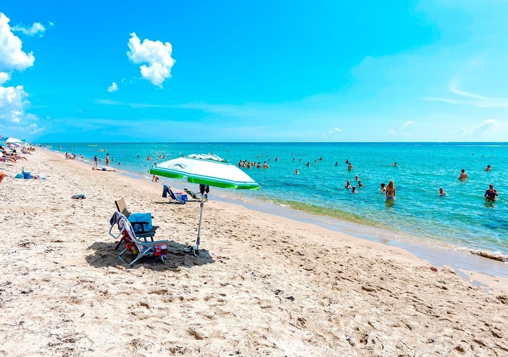 The Tides by Miami Te Espera