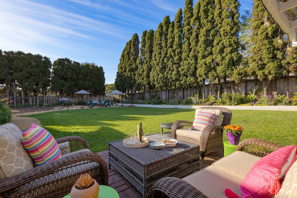 Hummingbird Haven by Avantstay Dog-friendly Near the Beach Huge Yard Hot Tub