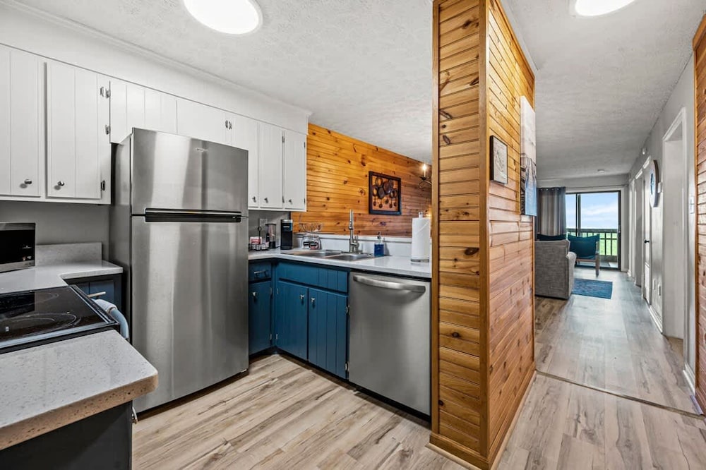 Two Bed Room Condo Mountain Views Indoor Pool