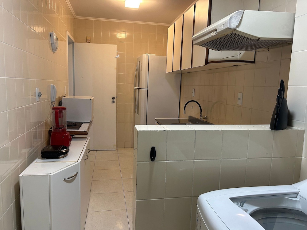 2 Bdrm apt 250m From the Beach in Center Sdc0601