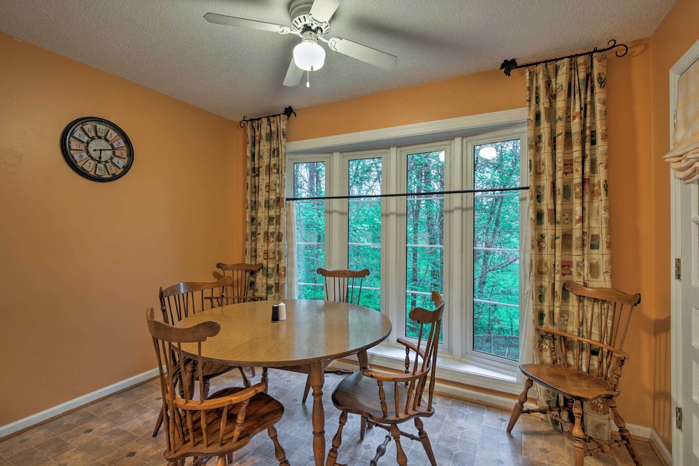Spacious Family Home - 17 Miles to Winston-salem!, photo 24