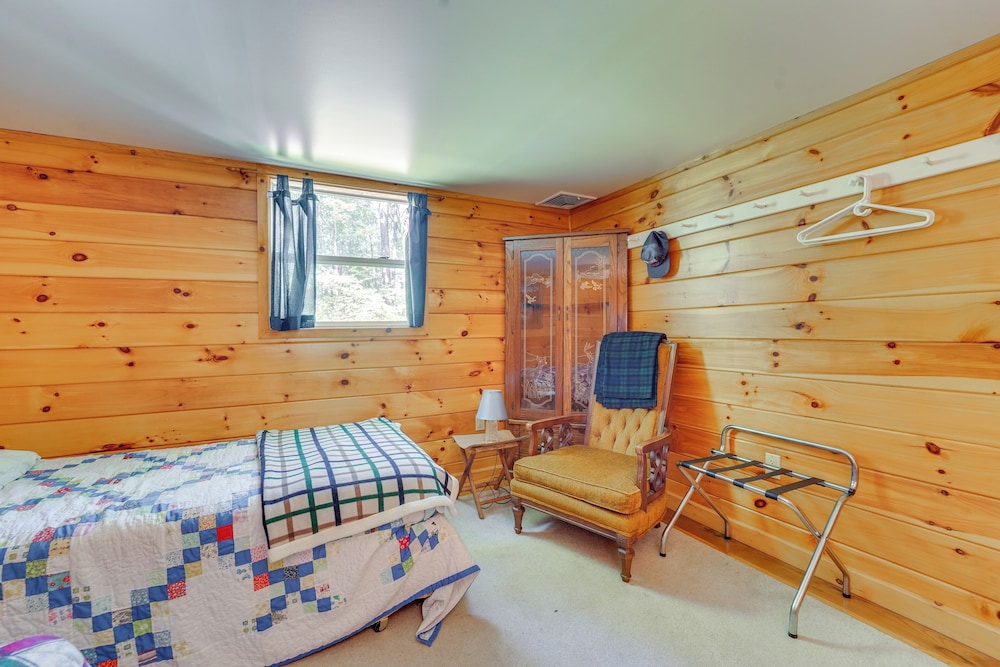 Cabin Comfort Near Psu! Fire Pit & On-site Trails