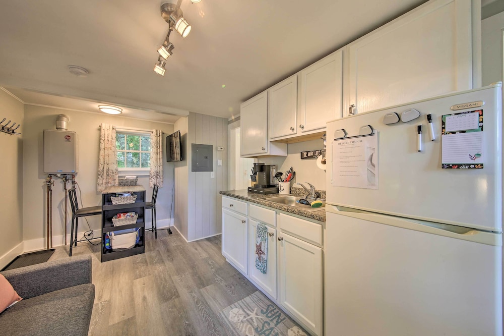 Updated Tiny House: Walk to Wiscasset Village view 2