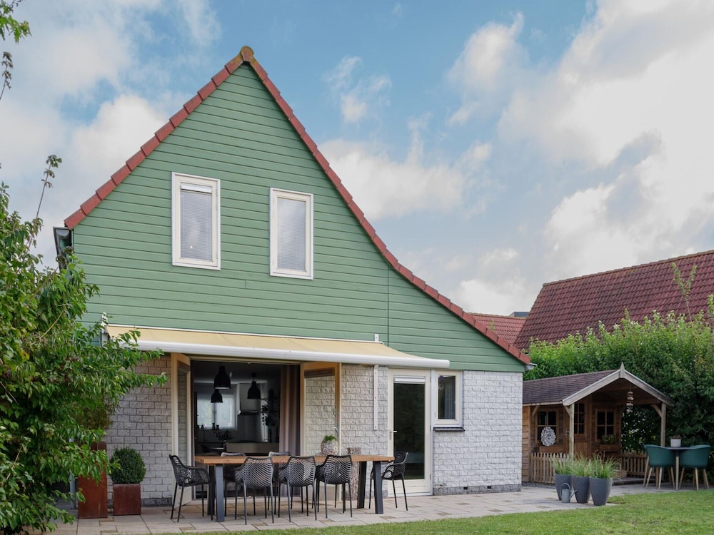 Holiday Home in Quiet Park With Garden