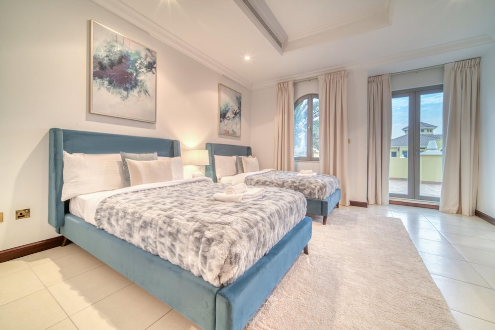 Beachfront 5BR Villa w Private Pool at the Palm