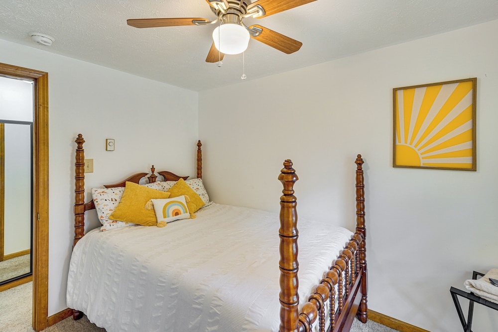 5 Mi to Harpers Ferry Nhp: Quiet Home w/ Deck