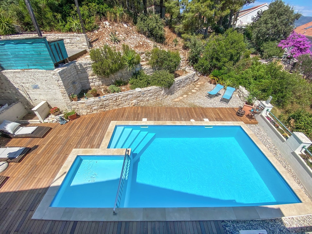 Eco Apartments Sunshine with heated pool