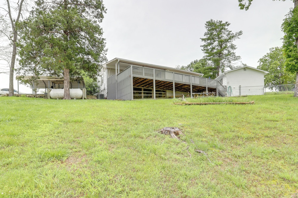 Norfork Lake Views: Home w/ Deck in Henderson