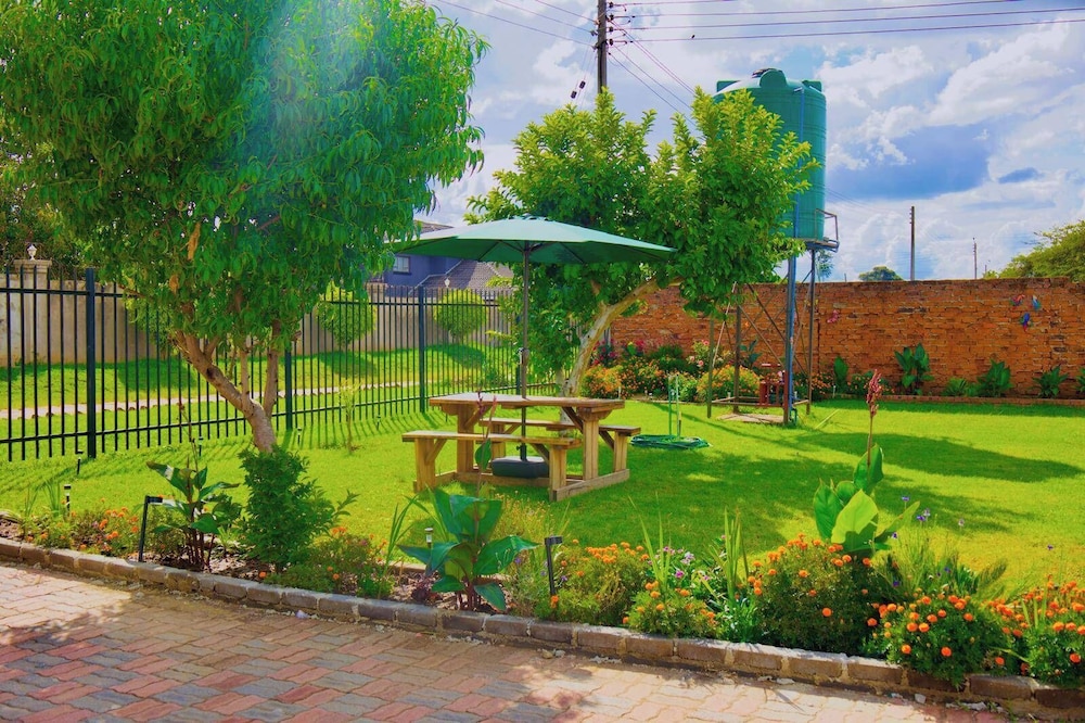 2bed-4guests-garden-nearcentre&attractions