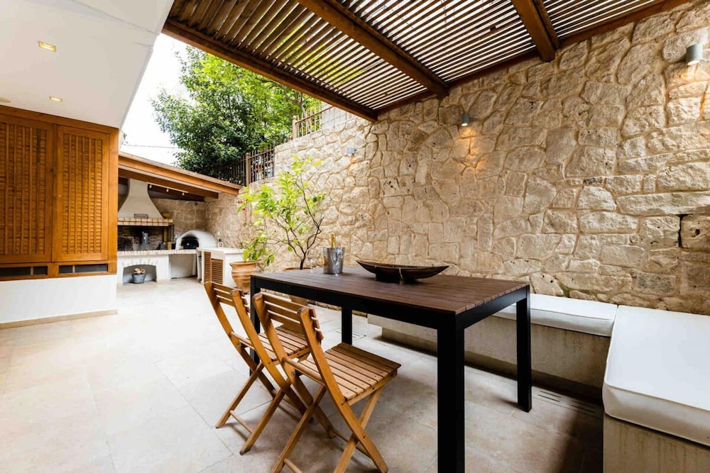 The Garden House at Alimos