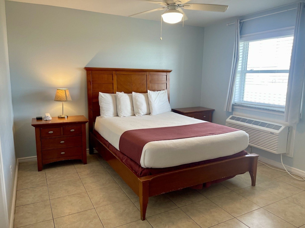 Beachgate Condo Suites And Hotel 526+527a+527b 3 Bedroom Condo