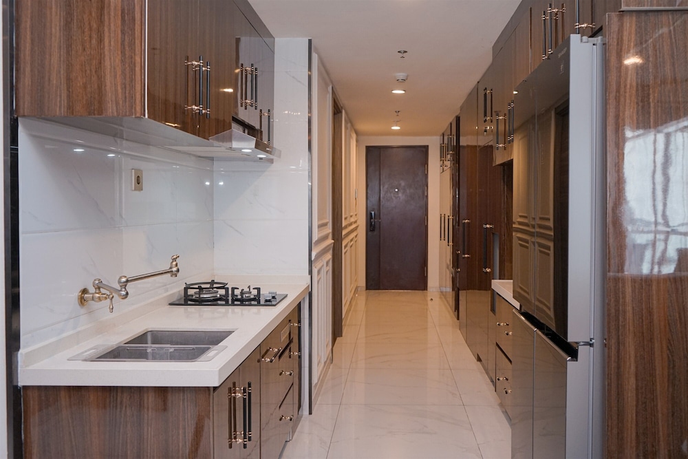 Warm Living 3BR at Sky House BSD Apartment