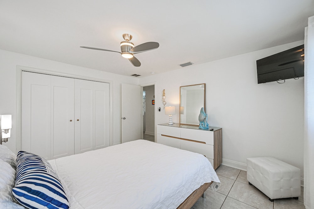 Outdoor Oasis: Marco Island Home Near Beaches