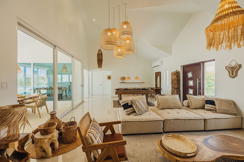 Bohostyle Villa 3min to Beach Hottub 8 Sleeps