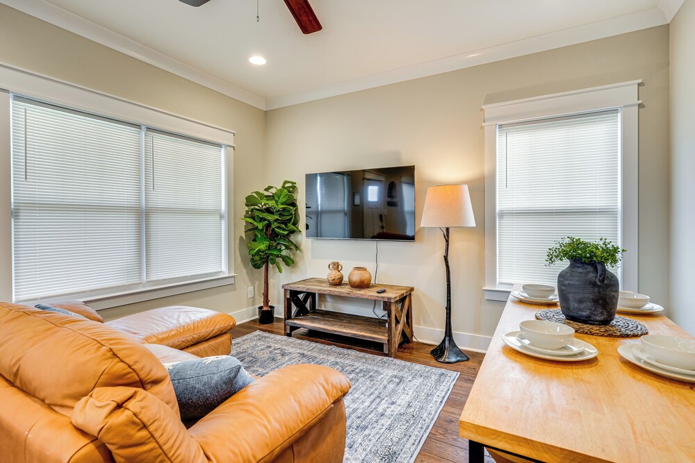 Near Parks & Lakes: Family-friendly Cleveland Home