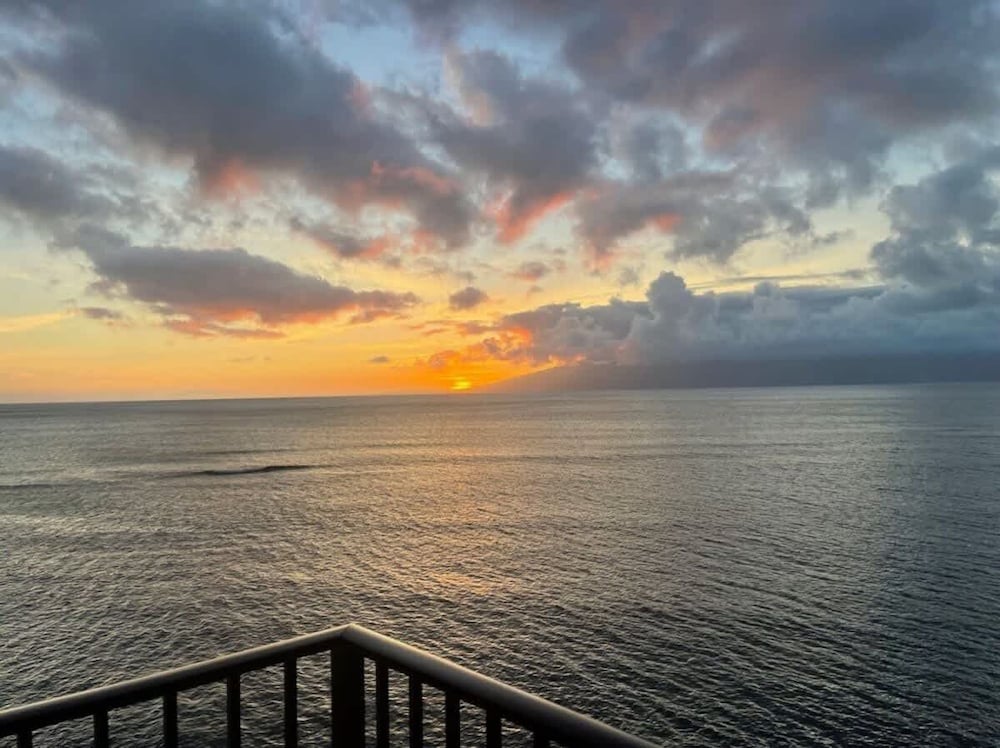 Luxurious Oceanfront 20-foot Panoramic Ocean View