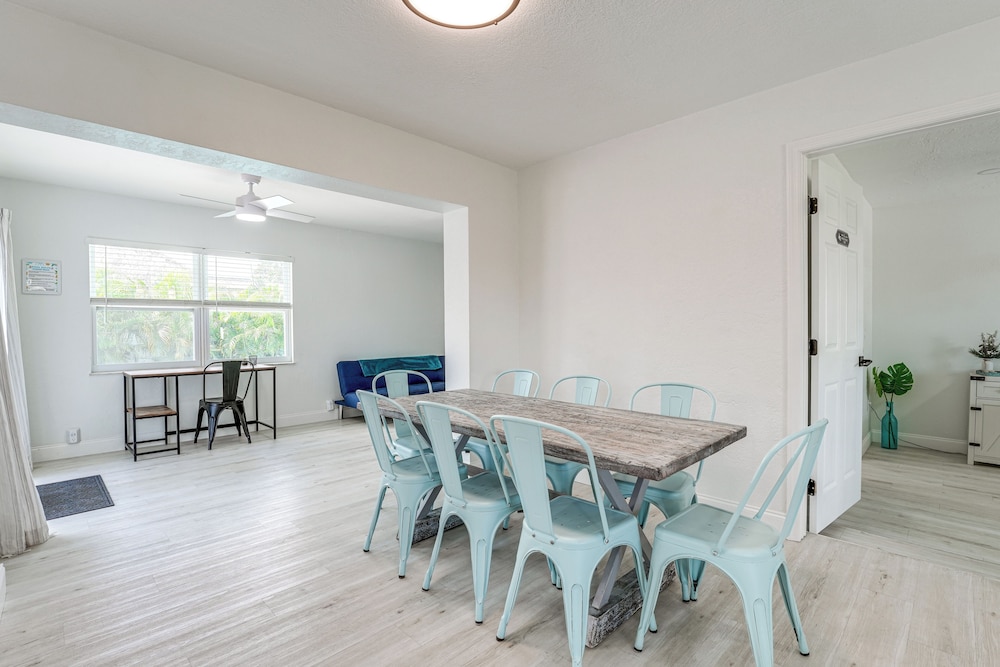 4 Mi to Beach! Furnished Outdoor Oasis in Seminole