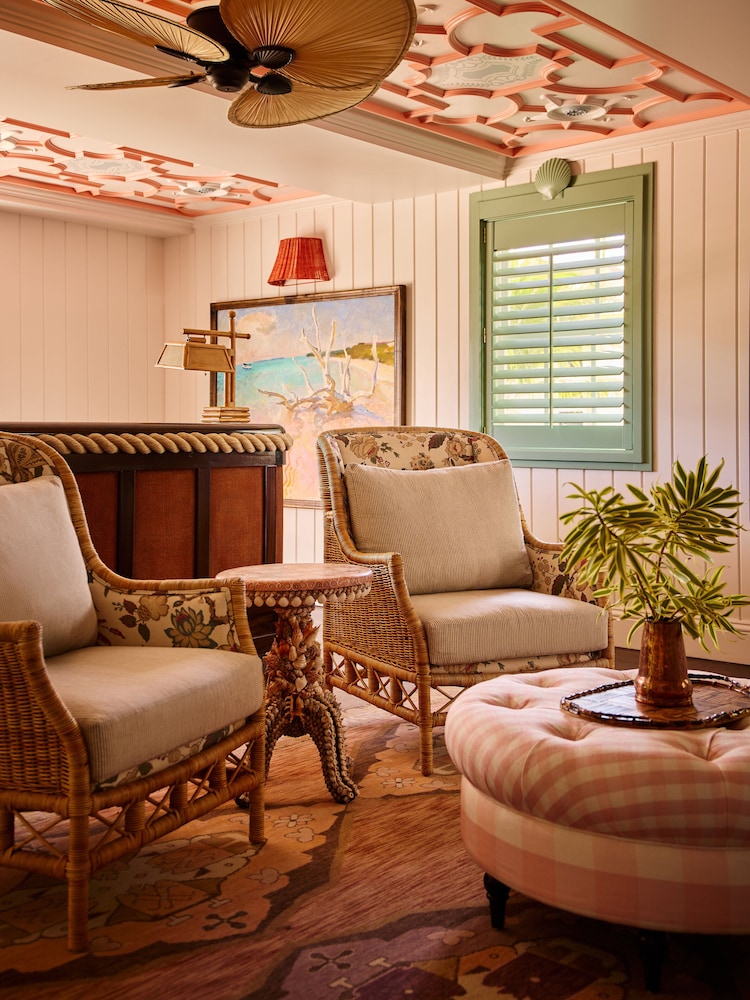 Private Pool Villa at Coral Sands Steps to Pink Sand Beach & Resort Amenities