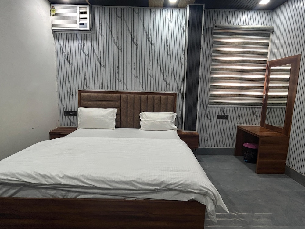 Hotel Shri Dauji Maharaj Palace